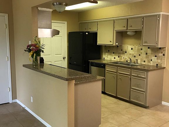 Kitchen and dining room. Open concept
