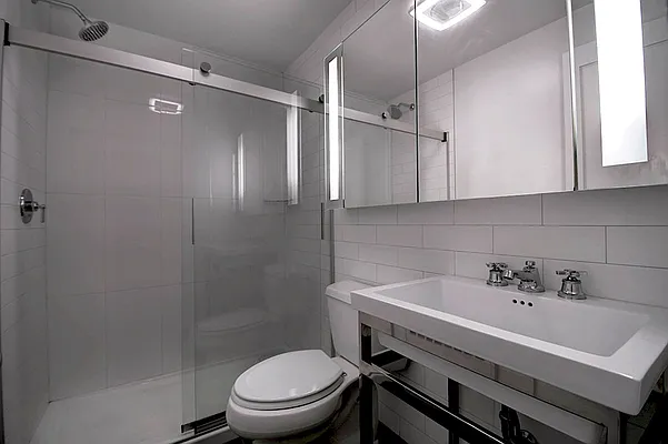 Rented by Urbane Brokerage | media 7