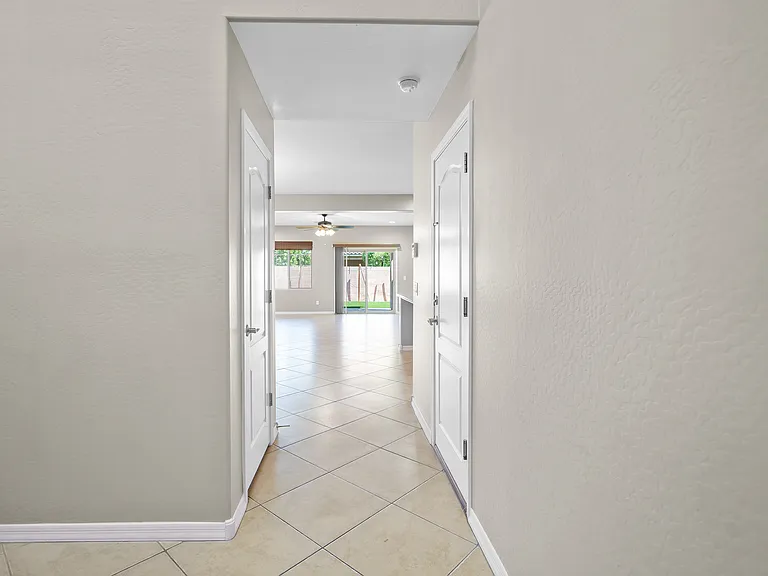 906 E Del Rio St — Photo 26