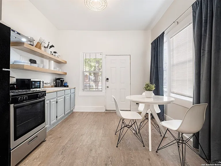 302 E Cevallos St #2 — Photo 6
