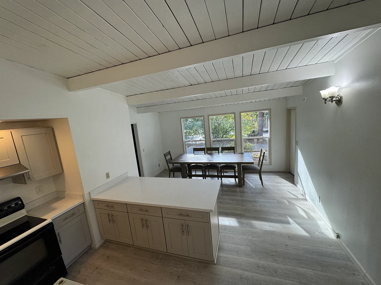 3 bed, 1400 sqft, $3,388 — Photo 1