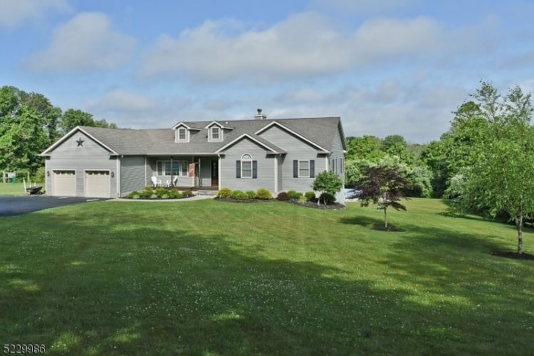 1st image of 9 Ketcham Rd