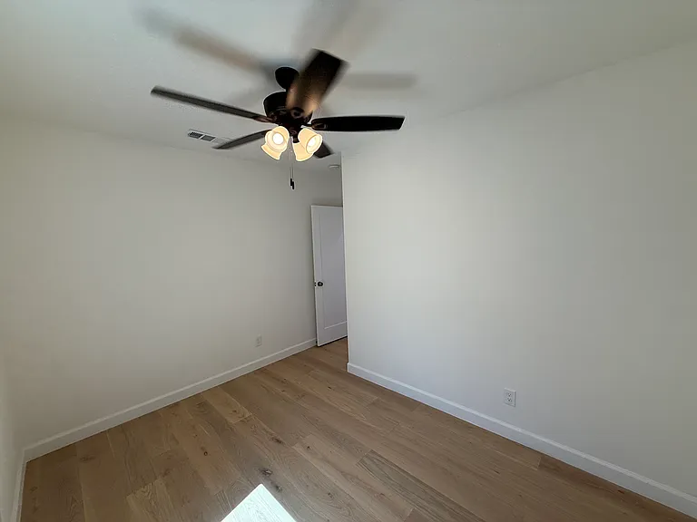Middle Bedroom