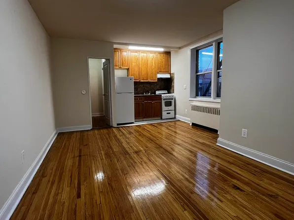 144-11 Barclay Avenue 4C image 1 of 5
