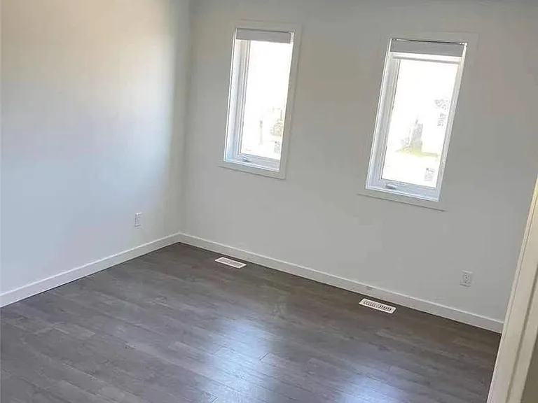 414 Alberta St — Photo 9