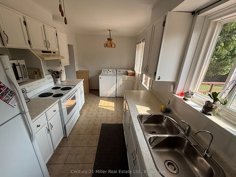 35 Melville Cres — Photo 5