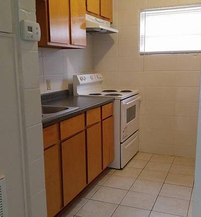 3rd image of 1806 Knapp St APT 6