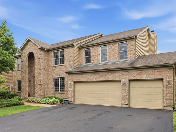 524 Camargo Club Dr, Lake In The Hills, IL 60156