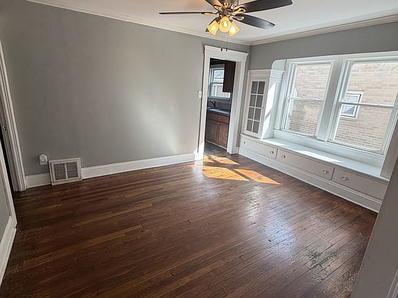 4th image of 1655 Warren Rd