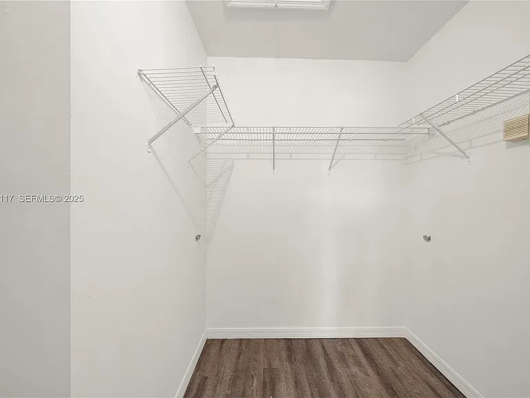 3385 NE 10th St #201 — Photo 10