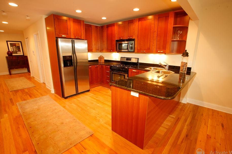 1st image of 6957 N Greenview Ave #209