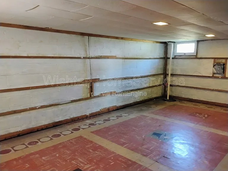 159 W Locust St — Photo 21