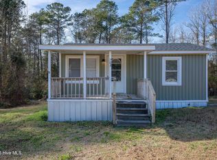 703 Riggs Rd, Hubert, NC 28539
