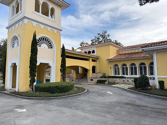 5th image of 993 Country Club Dr #222