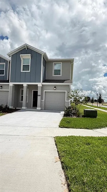 3 bed, 2.5 bath, 1834 sqft, $2,395 — Photo 2
