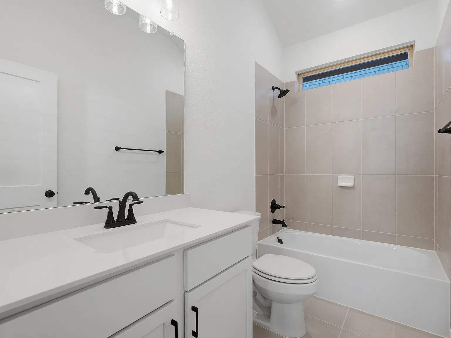 3 bed, 1768 sqft, $2,450 — Photo 2