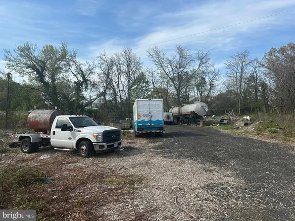 2017 County Rd, District Heights, MD 20747