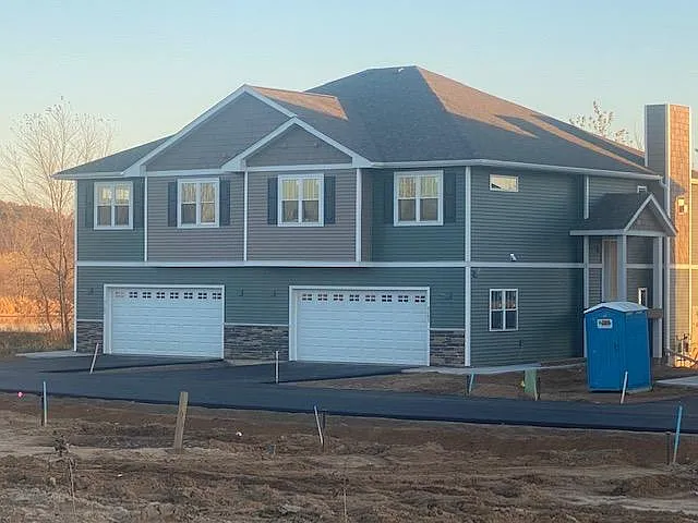 5107 Stonewood Dr — Photo 1