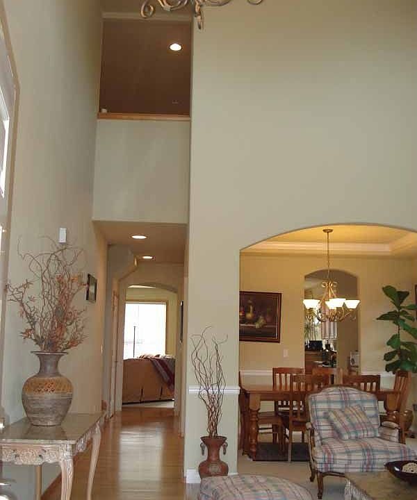 Dramatic  16 ft high ceiling