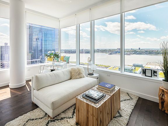 5th image of 515 W 36th St APT 32D