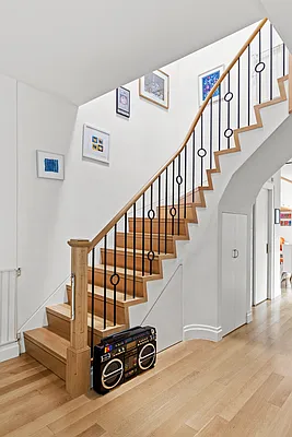 Rented by The Agency | media 4