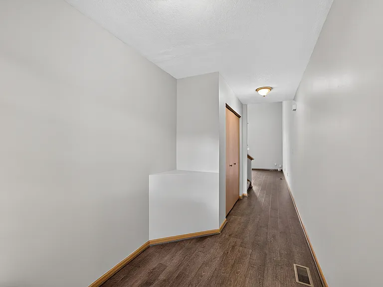 1110 Rose Dr — Photo 6