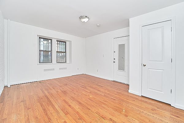 1st image of 125 E 30th St #1