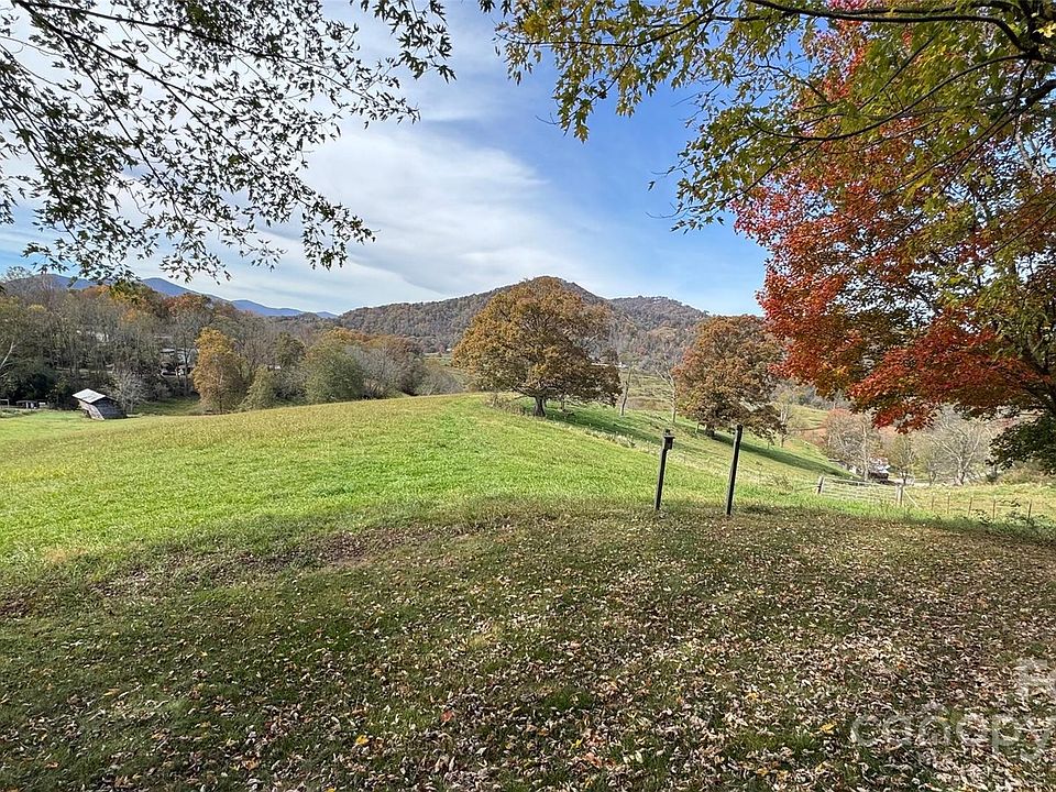 2nd image of 165 Strawberry Ln
