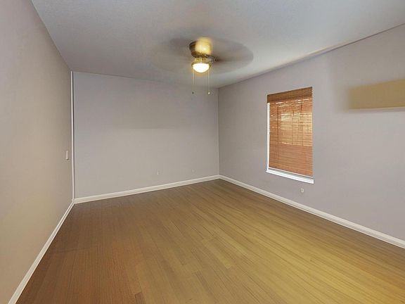 4th image of 524 Midlake Dr