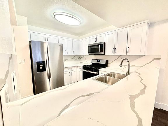 Quartz Countertop, Stainless Appliances