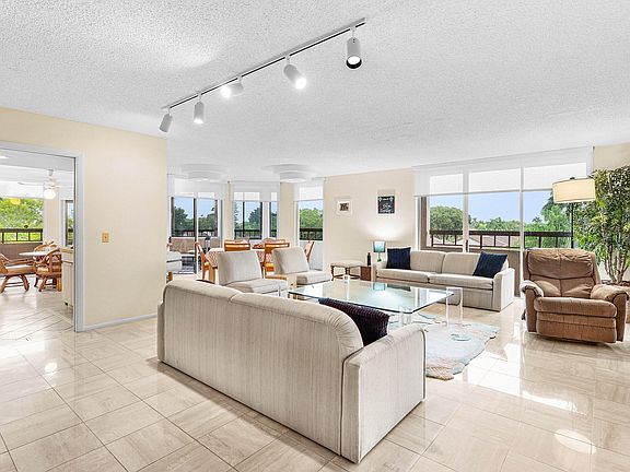 4th image of 4702 Fountains Drive #408