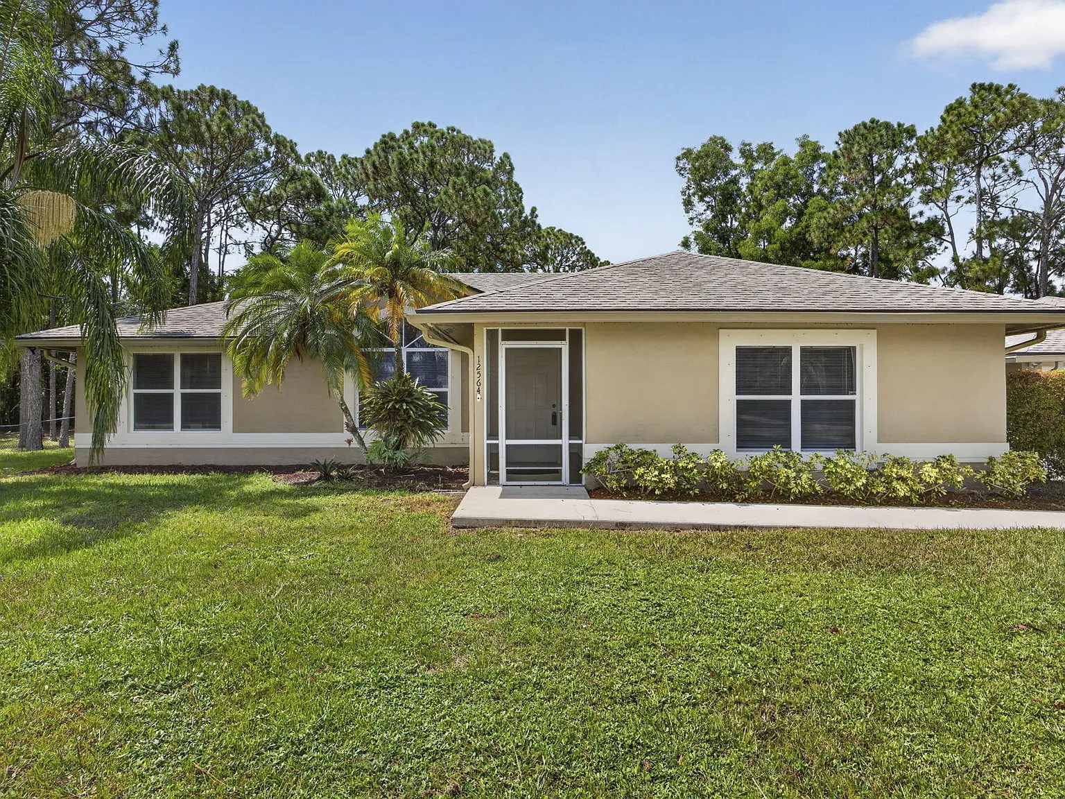 3 bed, 2.0 bath, 1900 sqft, $3,800 — Photo 3