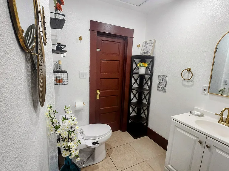 616 W Chapman Ave — Photo 35
