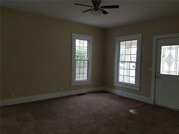 3rd image of 403 E Washington St