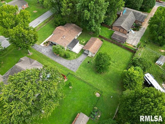 3rd image of 102 Westernaire Dr