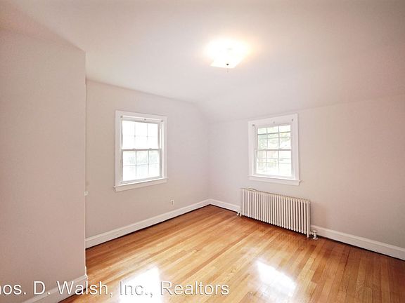 5th image of 4429 S Dakota Ave NE