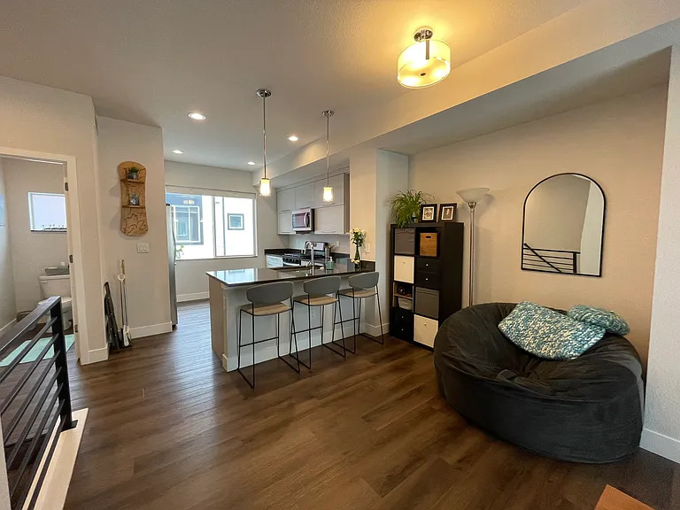 1023 Chase St — Photo 13