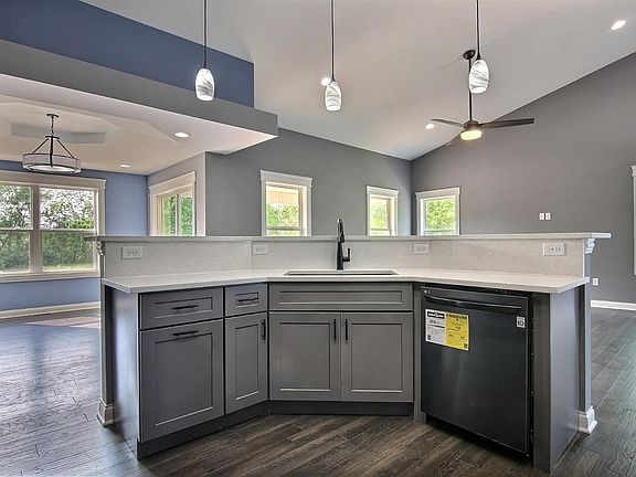 4th image of 7551 Clark Ct