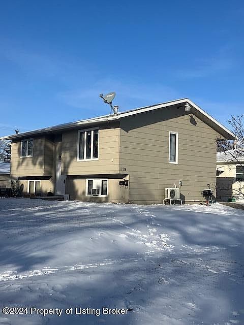 1st image of 119 10th Ave W