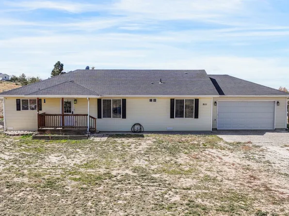 951 Blue Jay Dr, Spring Creek, NV 89815