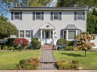 65 Harriet Rd, North Babylon, NY 11703