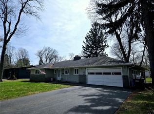 41 Hillhurst Ln, Rochester, NY 14617