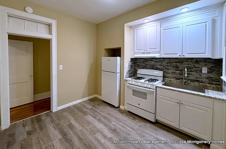 1716 Winona Ave — Photo 6