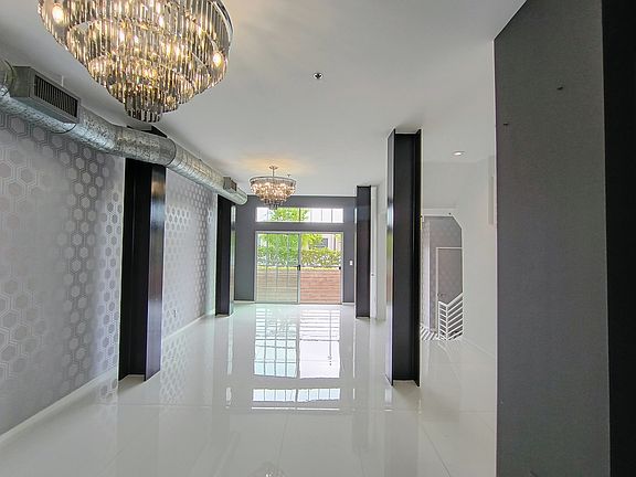 2nd image of 5400 Playa Vista Dr