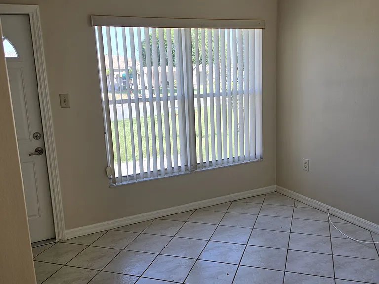 619 Cockatoo Loop — Photo 4