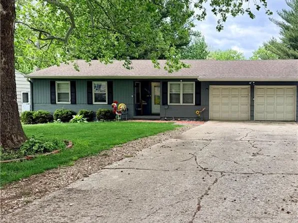 8806 Riley St, Overland Park, KS 66212