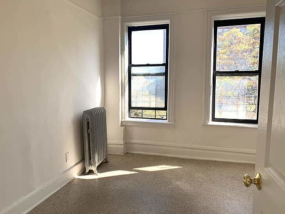 4th image of 1288 Washington Ave APT 25