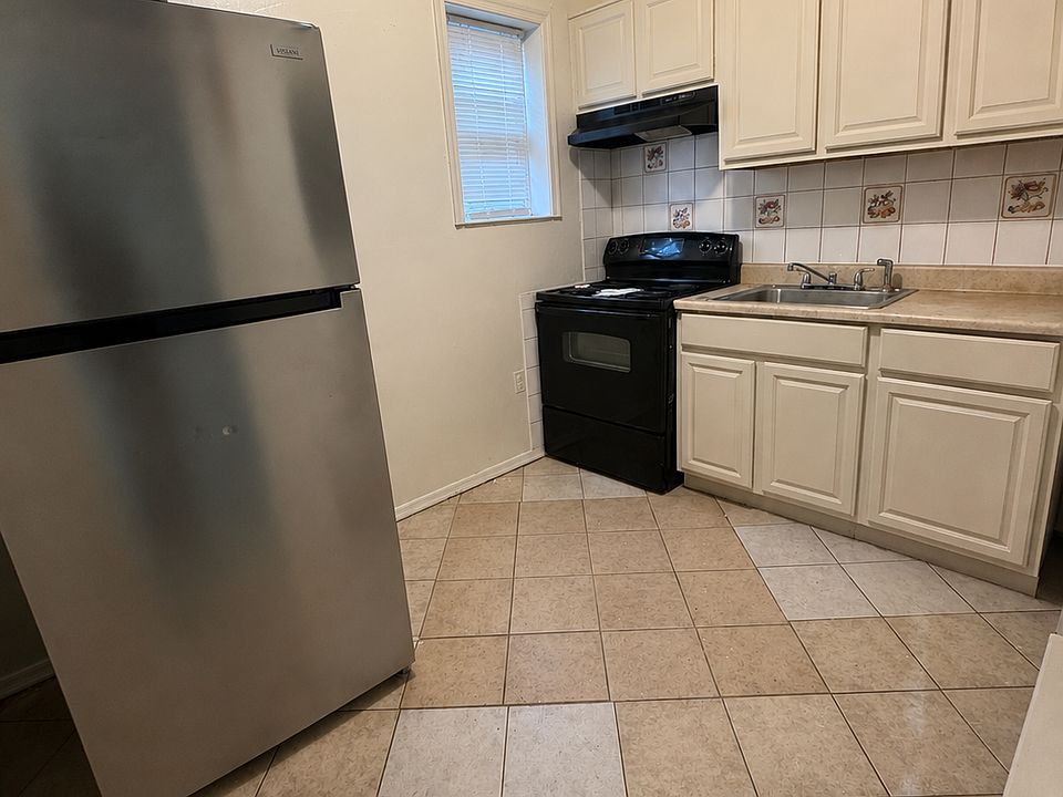 1st image of 729 W Butler St #2