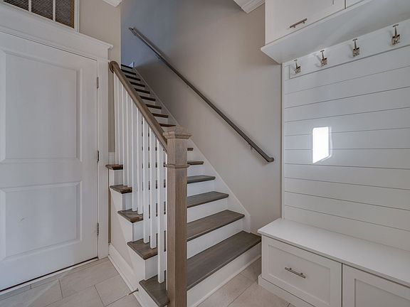 5th image of 2929 Arctic Ave