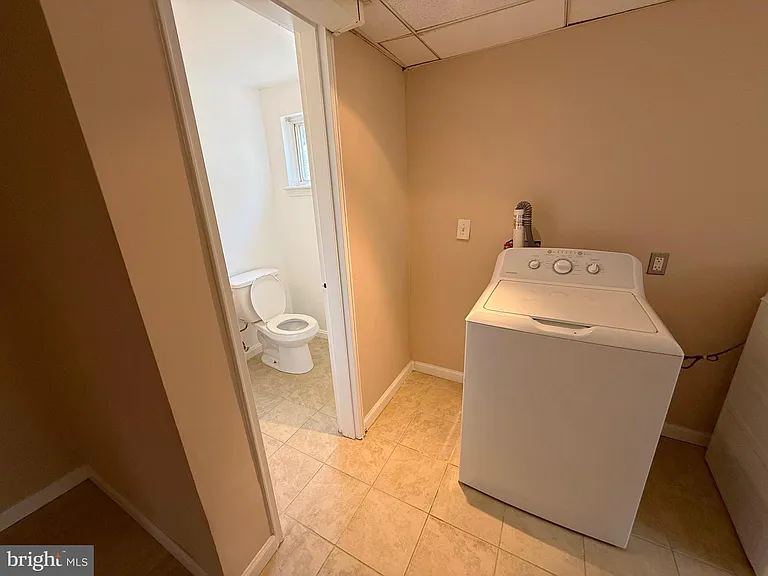 7104 Adelphi Rd — Photo 28